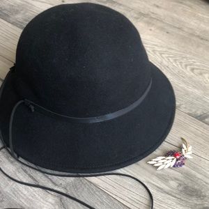 100% wool black hat Nine West